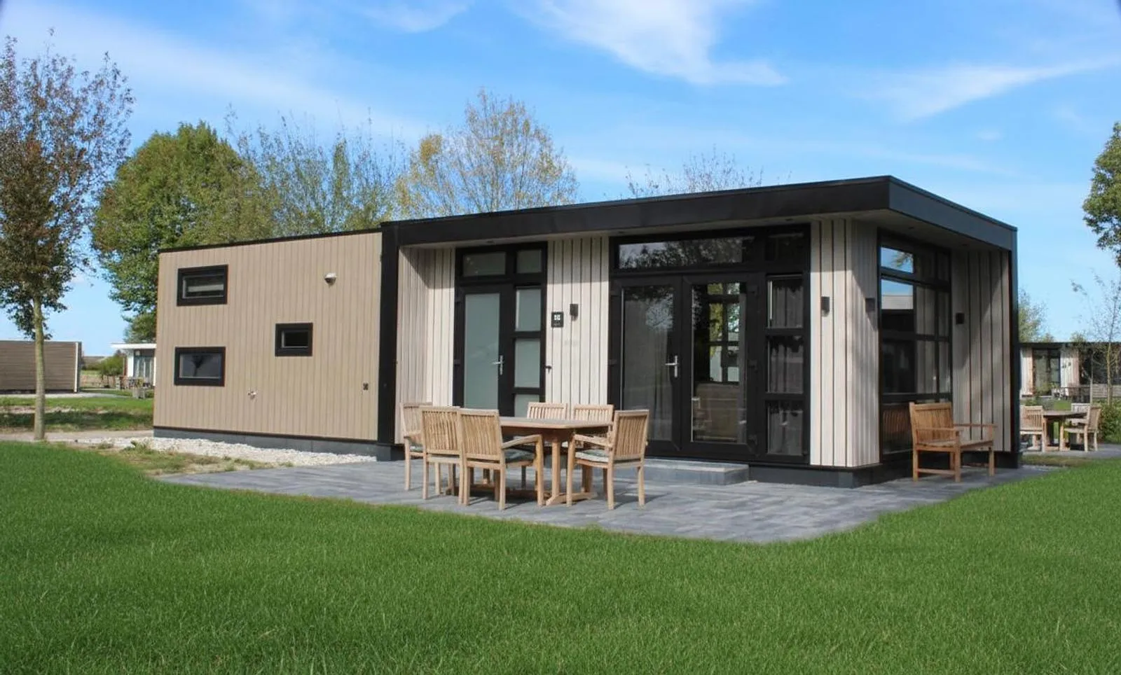 Außenansicht der Lodge für 6 Personen im Resort de Betuwe