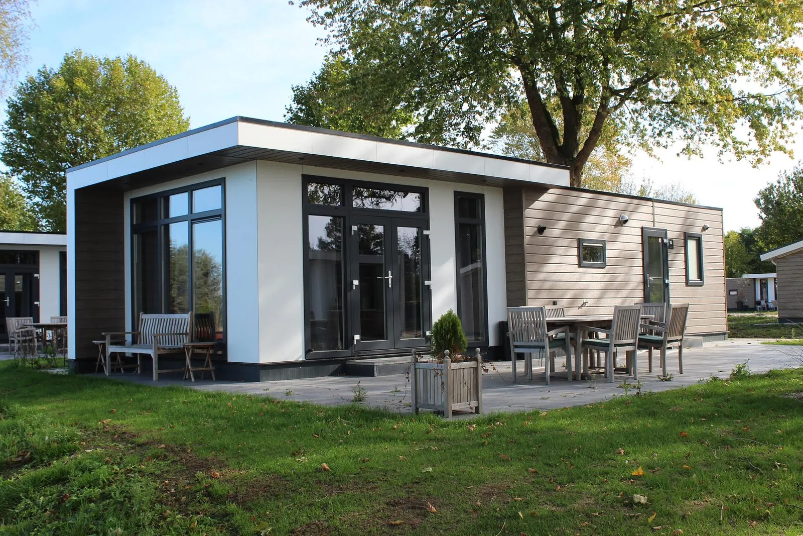 Exterior of the Cube XL 4-person holiday home at Resort de Betuwe