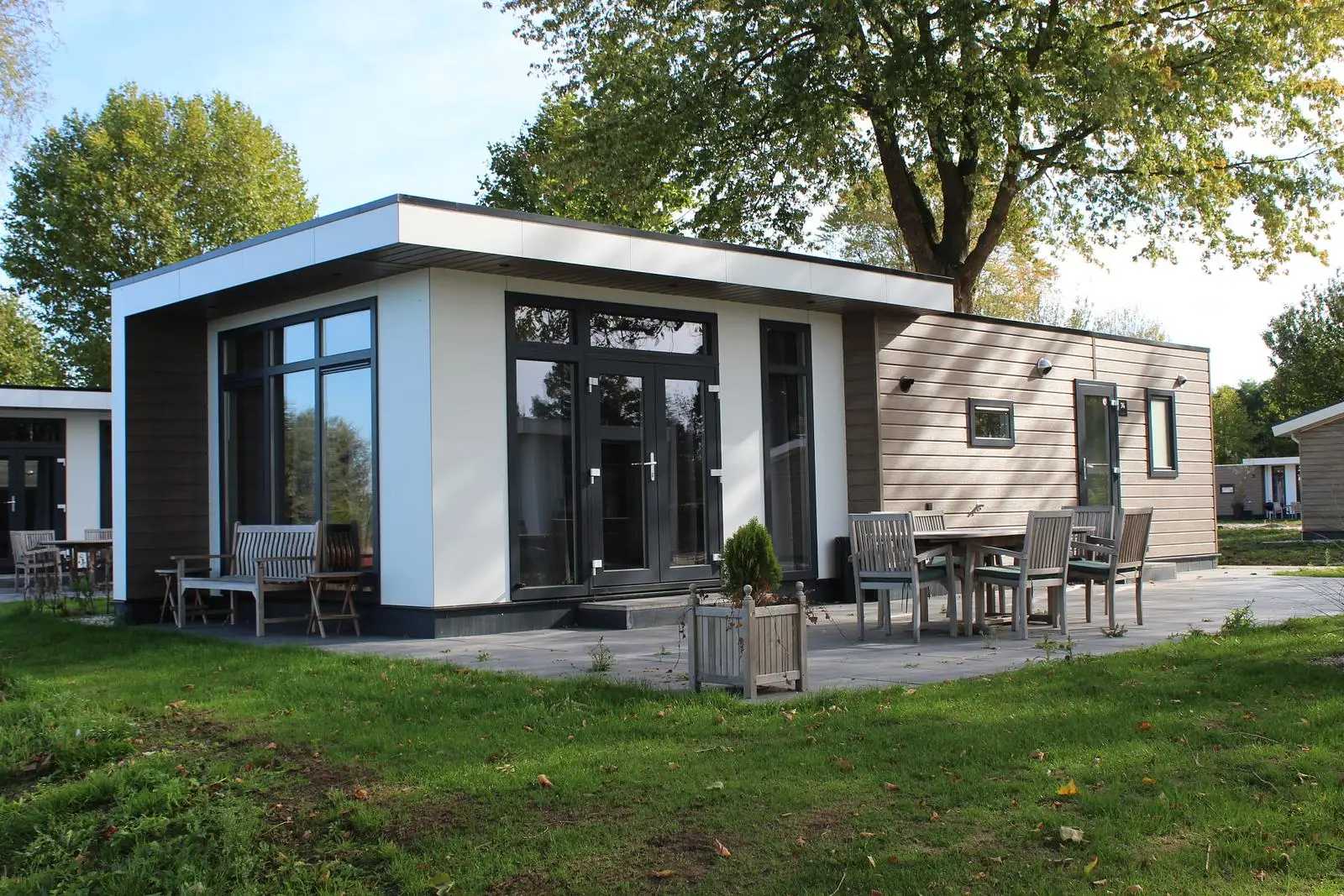 Buitenaanzicht van de Cube XL 4 persoons vakantiewoning op Resort de Betuwe